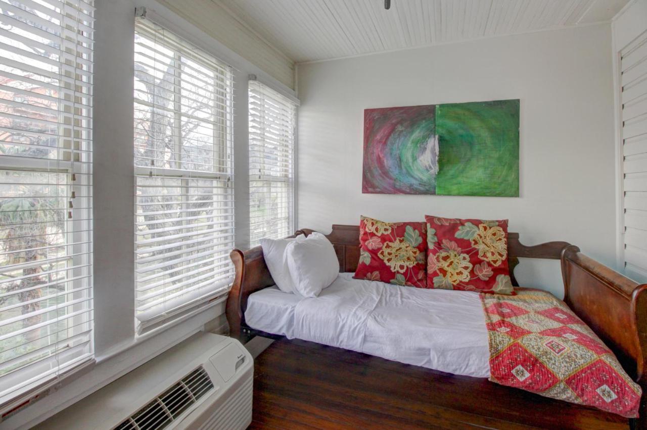 Queen Suite with Single Bed - Second Floor