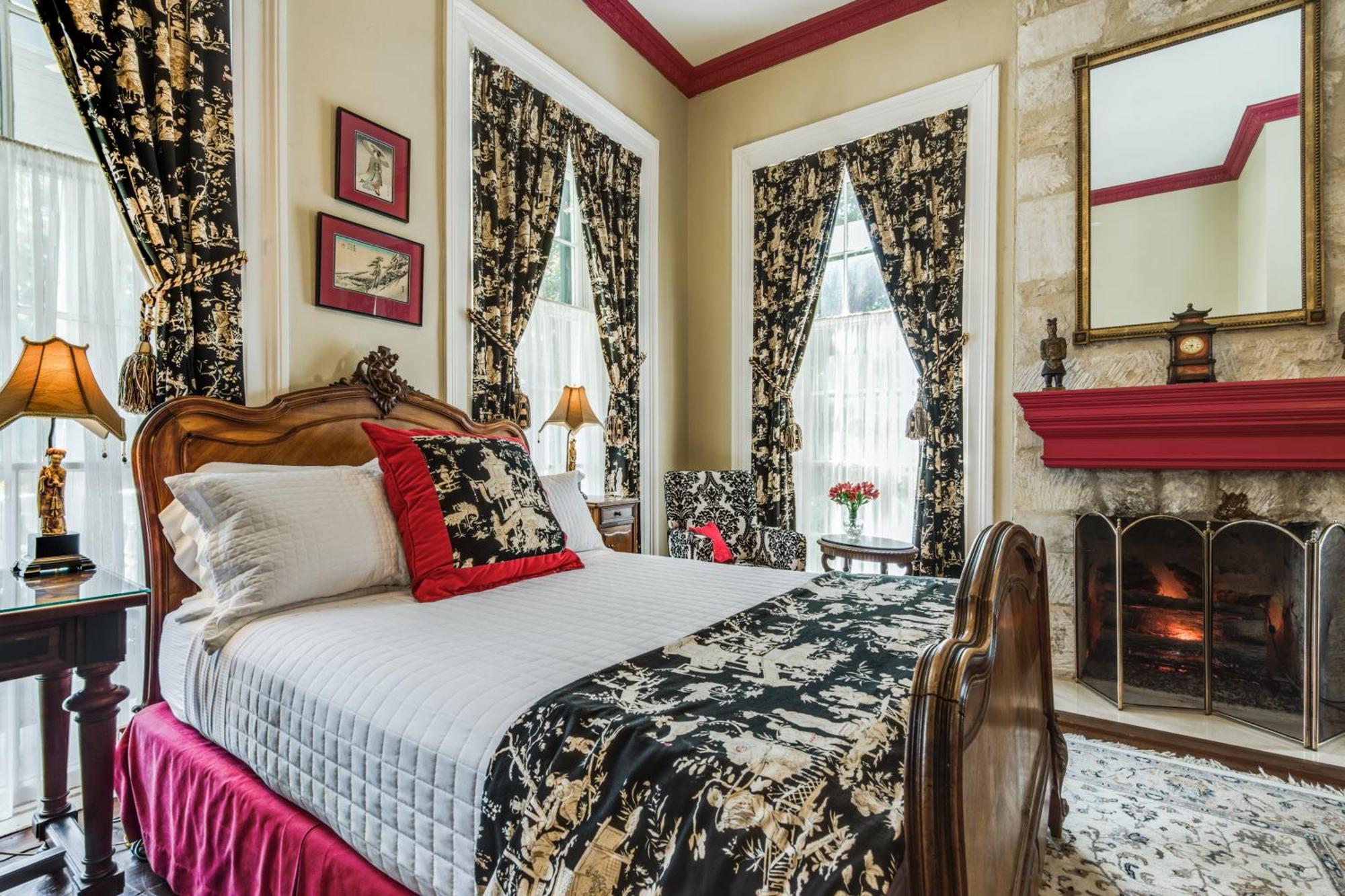 Deluxe Queen Room - Oge House on the Riverwalk,707789977:JPEG