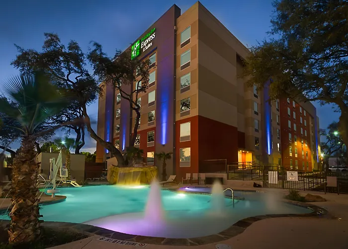 Holiday Inn Express & Suites San Antonio Medical - Six Flags By Ihg