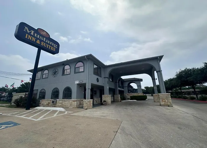 Motel: Mustang Inn And Suites