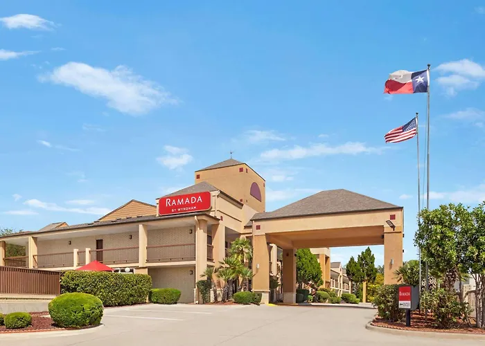 Beach hotel: Ramada By Wyndham San Antonio Near Seaworld - Lackland Afb