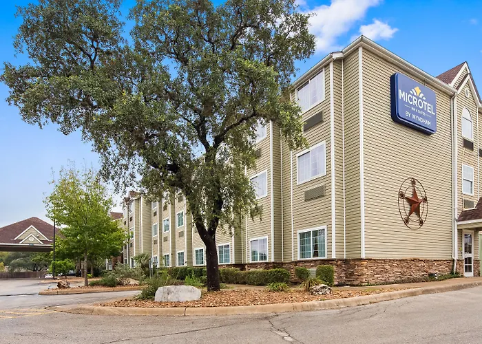 Super 8 By Wyndham Airport North