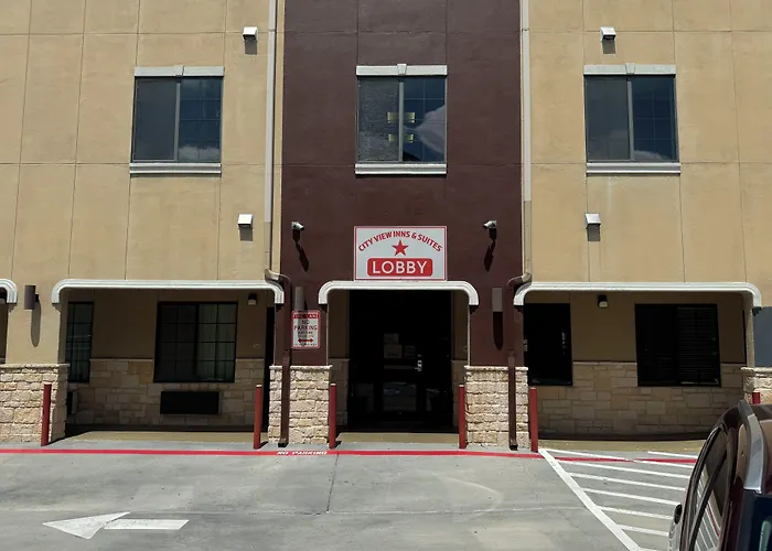 Central hotel: Cityview Inn & Suites Downtown /Rivercenter Area